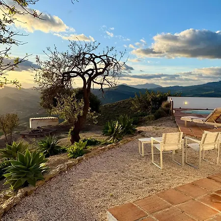 Villa El Cielo, Cortijo En El Corazon De Montanas Málaga